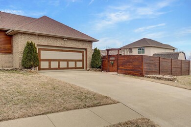 2414 W Summerset St-35