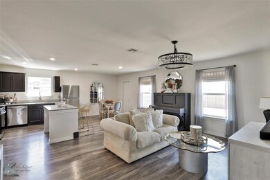 Living room featuring plenty of natural light, sin
