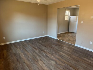 108 Elmwood Cir unit A, Martinsville, VA 24112 - photo 3