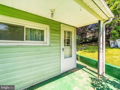 7 W B St, Brunswick, MD 21716 - photo 4