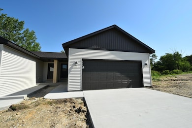 2049 E 20th St, Zumbrota, MN 55992 - photo 2