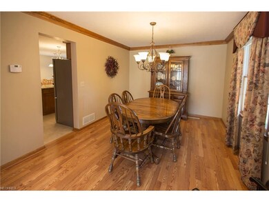 8459 Forest View Dr, Olmsted Falls, OH 44138 - photo 4