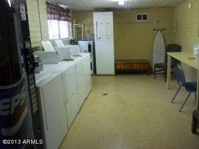 LAUNDRY ROOM (3)