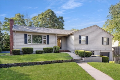 83 Fessenden St, Warwick, RI 02886 - photo 2