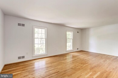 13815 N Gate Ln, Silver Spring, MD 20906 - photo 5