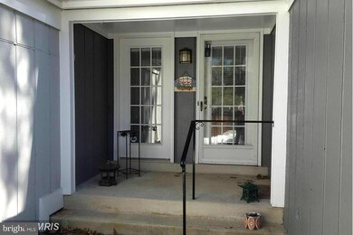 20728 Highland Hall Dr, Montgomery Village, MD 20886 - photo 7