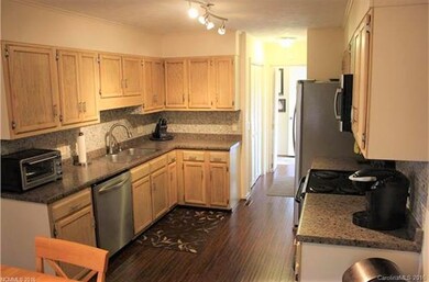 Direct access from front door into kitchen/laundry