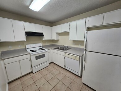 1100 Greentree Ct unit D, Tallahassee, FL 32304 - photo 6