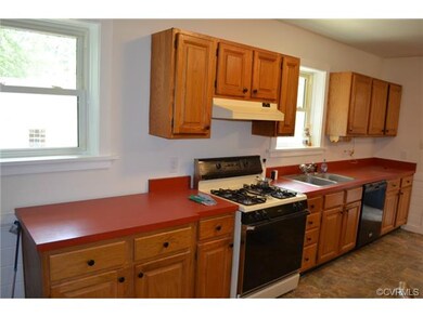 Kitchen w/ gas cook stove