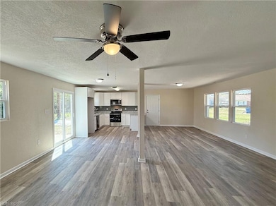 420 Kings Point Ct, Virginia Beach, VA 23452 - photo 5