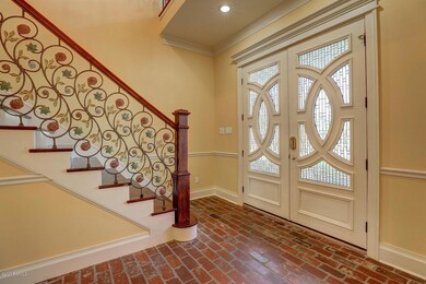 305 Inverness Lane