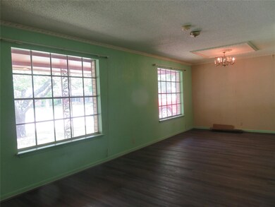 3611 Oakwood St, Denison, TX 75020 - photo 5