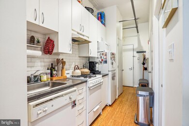 Radius Condos unit 512, Washington, DC 20005 - photo 6