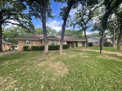 2113 Stratford Dr, Bedford, TX 76021 - photo 2