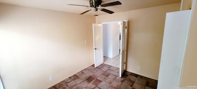 12313 Trailing Oaks St, Live Oak, TX 78233 - photo 5