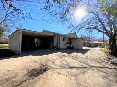 1021 Moss St, Gainesville, TX 76240 - photo 3