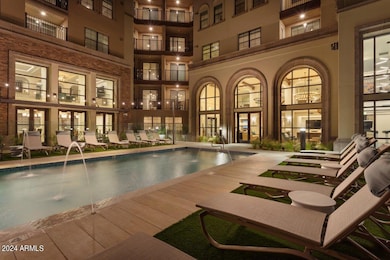 Manor_Scottsdale_Pool_Courtyard_Lounges