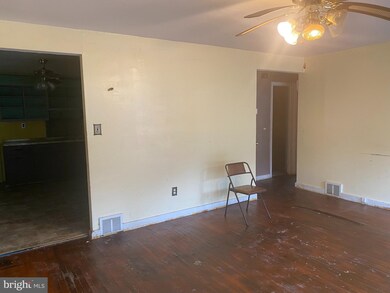 1227 Fitzwatertown Rd, Abington, PA 19001 - photo 4