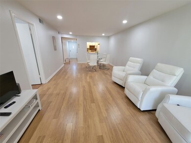 9411 N Hollybrook Lake Dr unit 209, Pembroke Pines, FL 33025 - photo 4