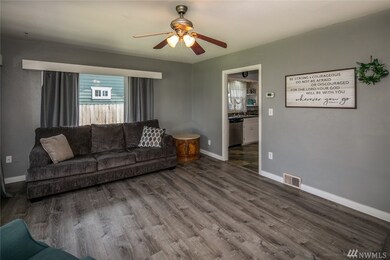 1713 D St, Lynden, WA 98264 - photo 3