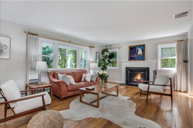 27 Griffith Rd Riverside CT-large-004-03