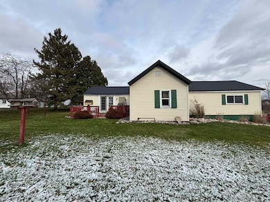 2458 E Surrey Rd, Clare, MI 48617 - photo 5