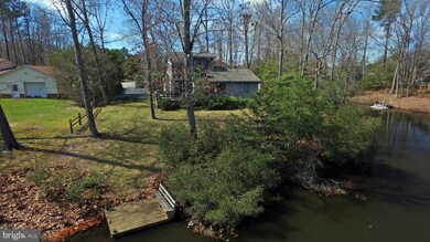 1128 Dillard St, Tappahannock, VA 22560 - photo 3