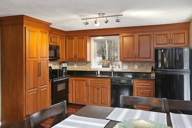 19 Hancock Cir, Methuen, MA 01844 - photo 4