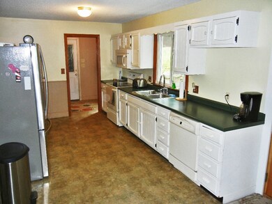 235 Coles Meadow Rd, Northampton, MA 01060 - photo 3