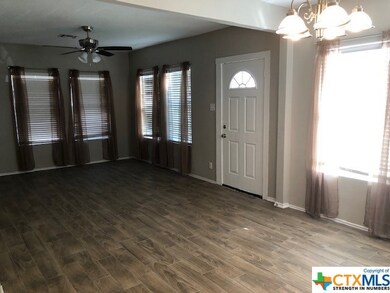 630 E Pine St, Seguin, TX 78155 - photo 4