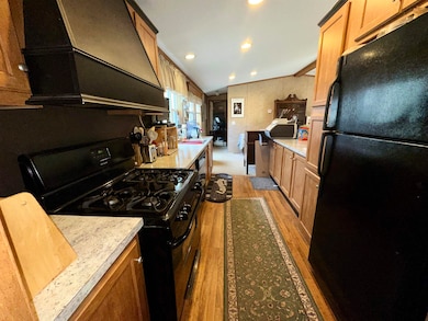 1 Lee Hook Rd, Newmarket, NH 03857 - photo 2