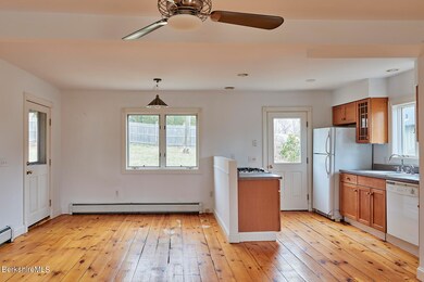 Kitchen / Dining Area