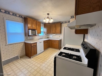 484 E 328th St, Willowick, OH 44095 - photo 7