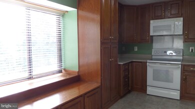 110 Roberts Ln unit 201, Alexandria, VA 22314 - photo 7