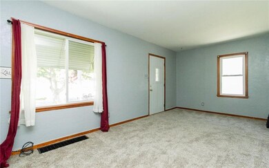 1211 E 33rd Ct, Des Moines, IA 50317 - photo 4