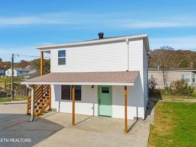 722 Virginia Ave NW, Harriman, TN 37748 - photo 2