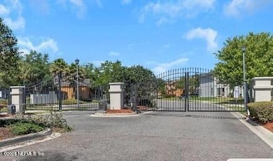 lakeside gates