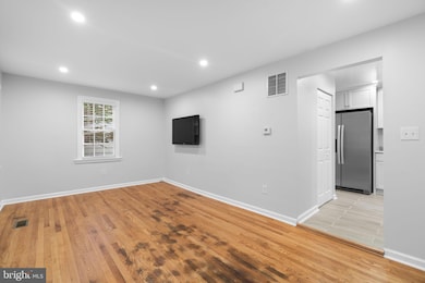 715 Anderson Ave, Rockville, MD 20850 - photo 4