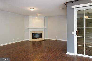 9280 Cardinal Forest Ln unit D 302, Lorton, VA 22079 - photo 2