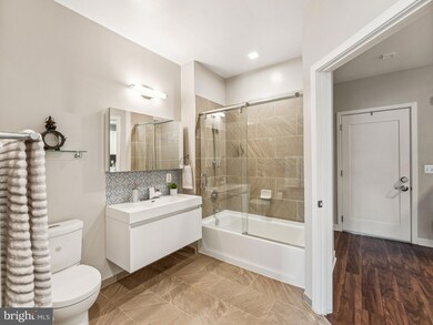 Trafalgar Flats unit 221, Arlington, VA 22204 - photo 3