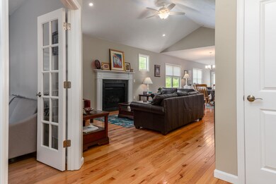 1 Chadwick Cir, Windham, NH 03087 - photo 7