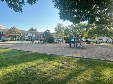 8856 Northshore Dr unit 2C, Des Plaines, IL 60016 - photo 5