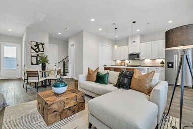 5721 White Magnolia St, Houston, TX 77091 - photo 6