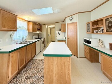 8737 Daniel Dr, Newport, MI 48166 - photo 5