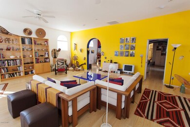 2302 Living Room 4