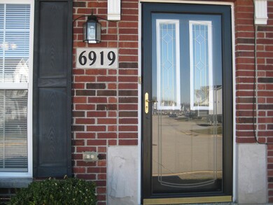 6919 Arbor Creek Dr, Louisville, KY 40228 - photo 2
