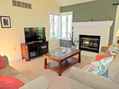 48 Dragon Fly Cir, Stroudsburg, PA 18360 - photo 5