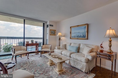 Alexandria House unit 1308, Alexandria, VA 22314 - photo 2