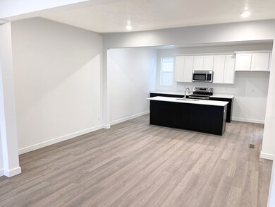 873 Mathilda Dr unit 247, Saratoga Springs, UT 84045 - photo 5