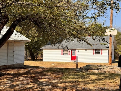 front of home with detached garage